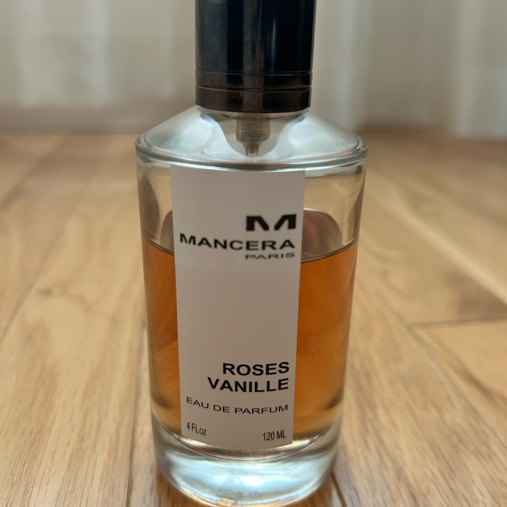 Mancera Roses Vanille Eau de Parfum
Bottle has 90ml of perfume in it.